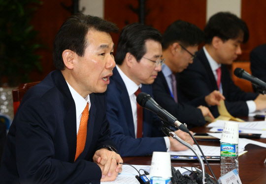 21일 서울 여의도 금융감독원에서 열린 '제2금융권 가계대출 간담회'에서 정은보 금융위원회 부위원장이 모두발언을 하고 있다. 금융위원회 제공